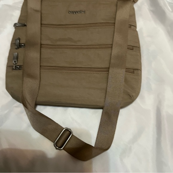 Baggallini Tan Crossbody Bag,euc - Picture 8 of 8